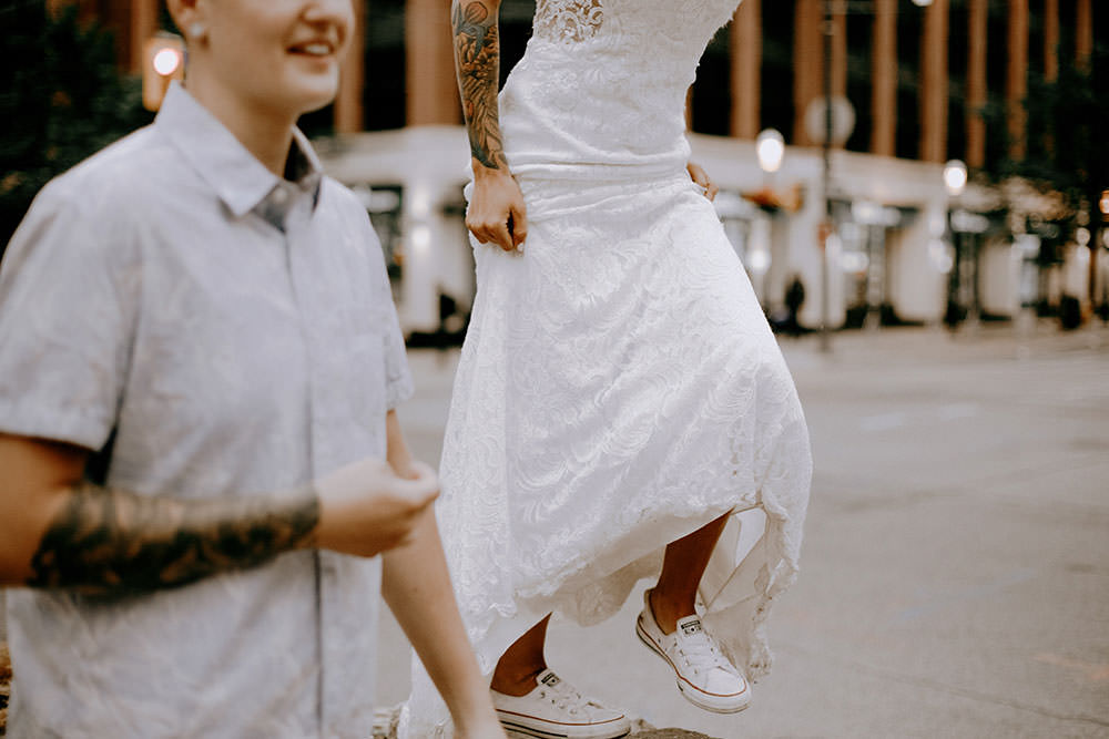 toronto wedding couple in from of flatiron building
