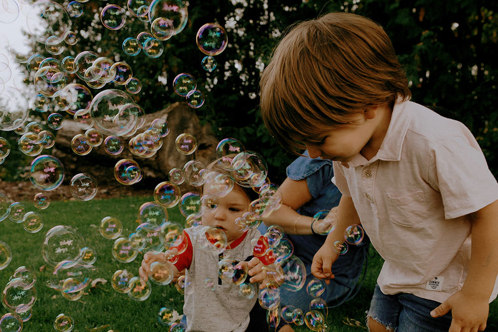 sudbury family portrait bubbles