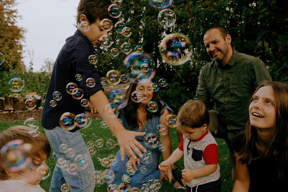 sudbury family portrait bubbles