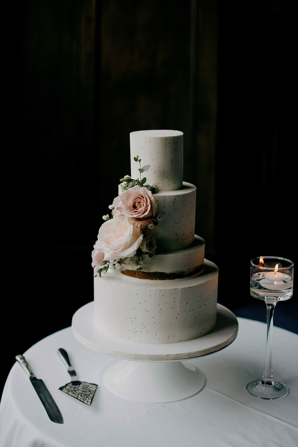 wedding cake at fairmont lake louise