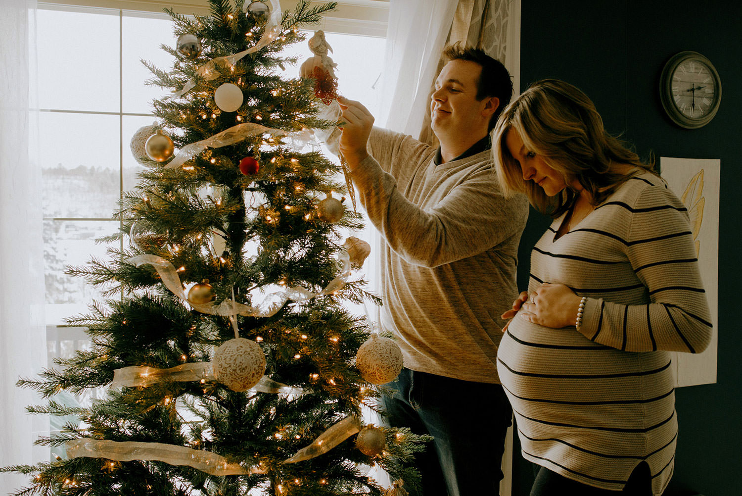 Sudbury Ontario Christmas maternity photography of expecting family decorating Christmas tree