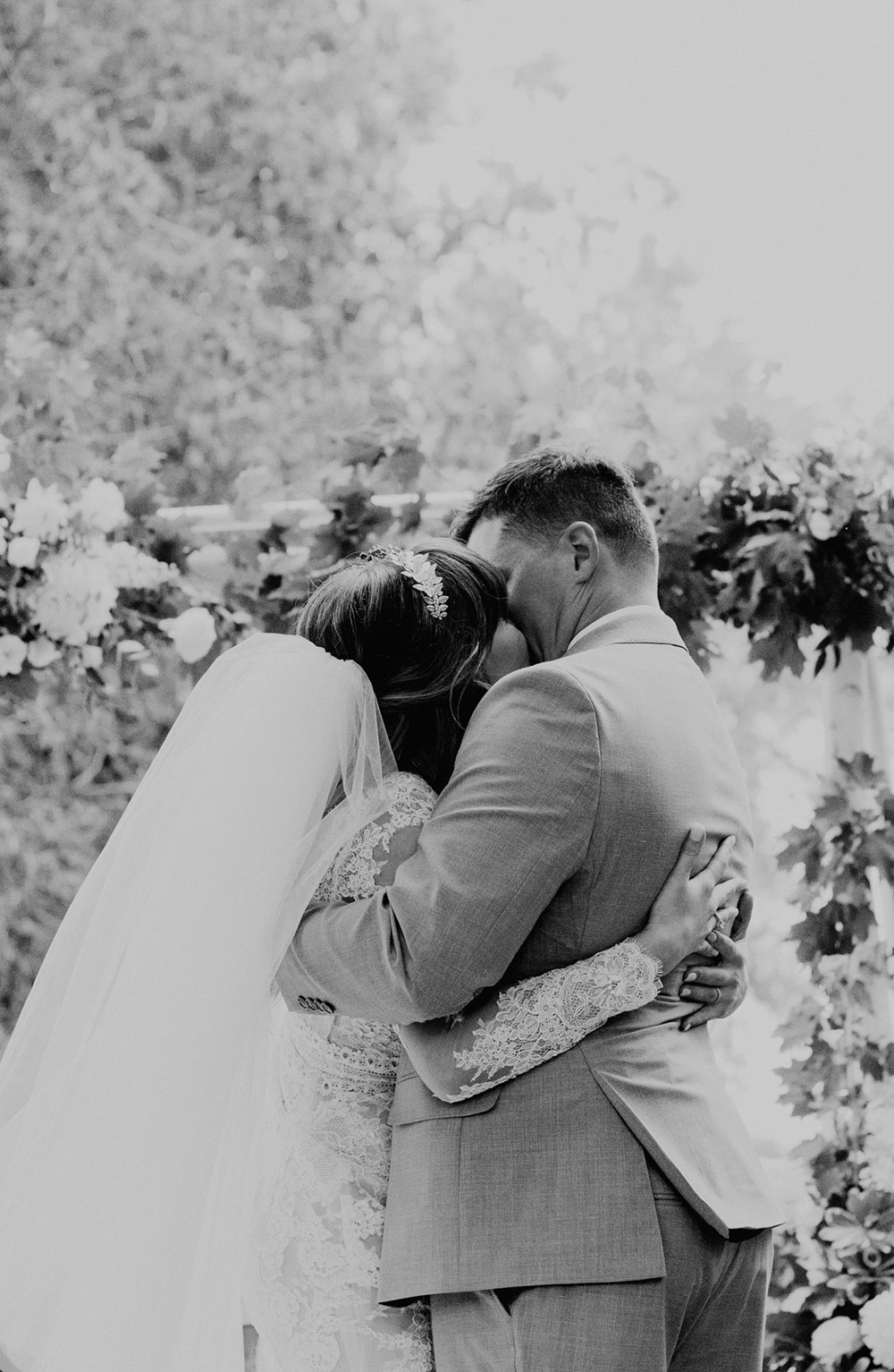 a kiss for the newlyweds before they  head to the wedding at Heritage View Barn Wedding