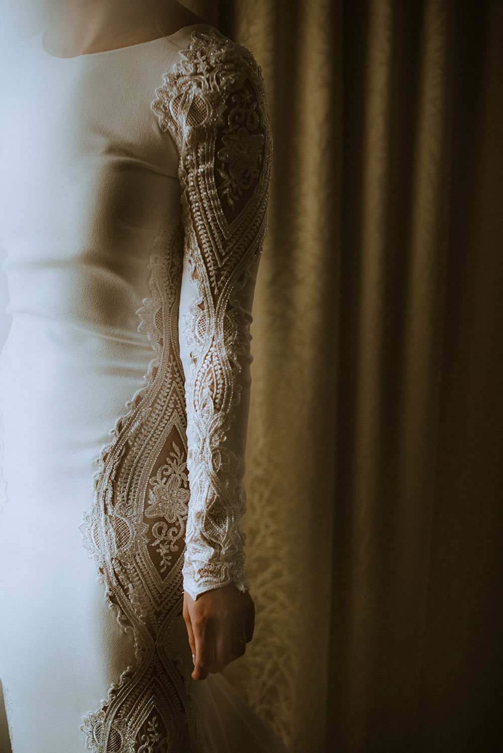 Shangri-La Hotel Toronto Wedding bride gets ready in her ferre sposa gown