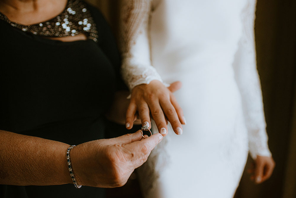 Shangri-La Hotel Toronto Wedding bride puts on very old ring