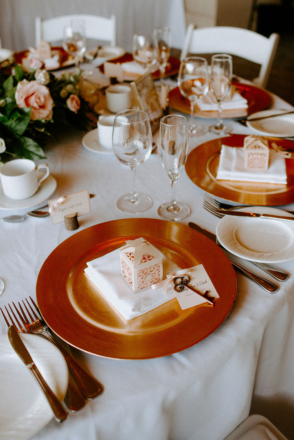 table decor at this Bayview Golf Wedding