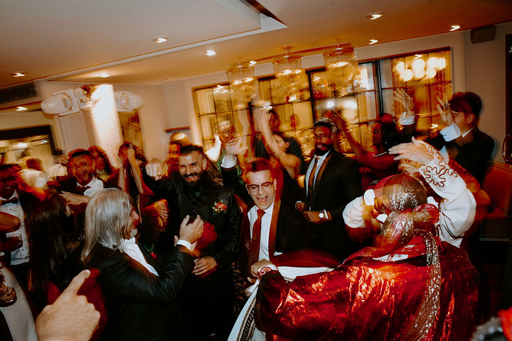 Sassafraz Yorkville Wedding Photography of the wedding party dancing on the dance floor