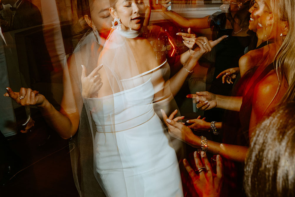 Sassafraz Yorkville Wedding Photography of the wedding party dancing on the dance floor