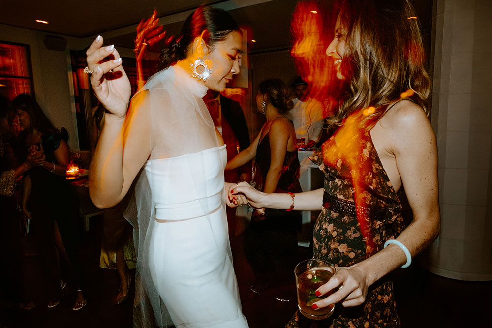 Sassafraz Yorkville Wedding Photography of the wedding party dancing on the dance floor