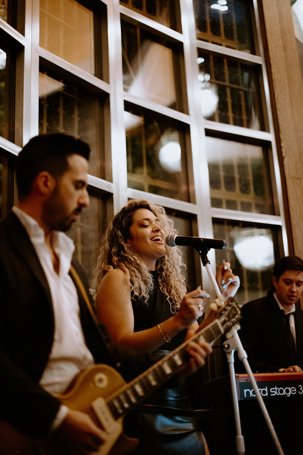 Sassafraz Yorkville Wedding Photography of the band singing during the wedding reception