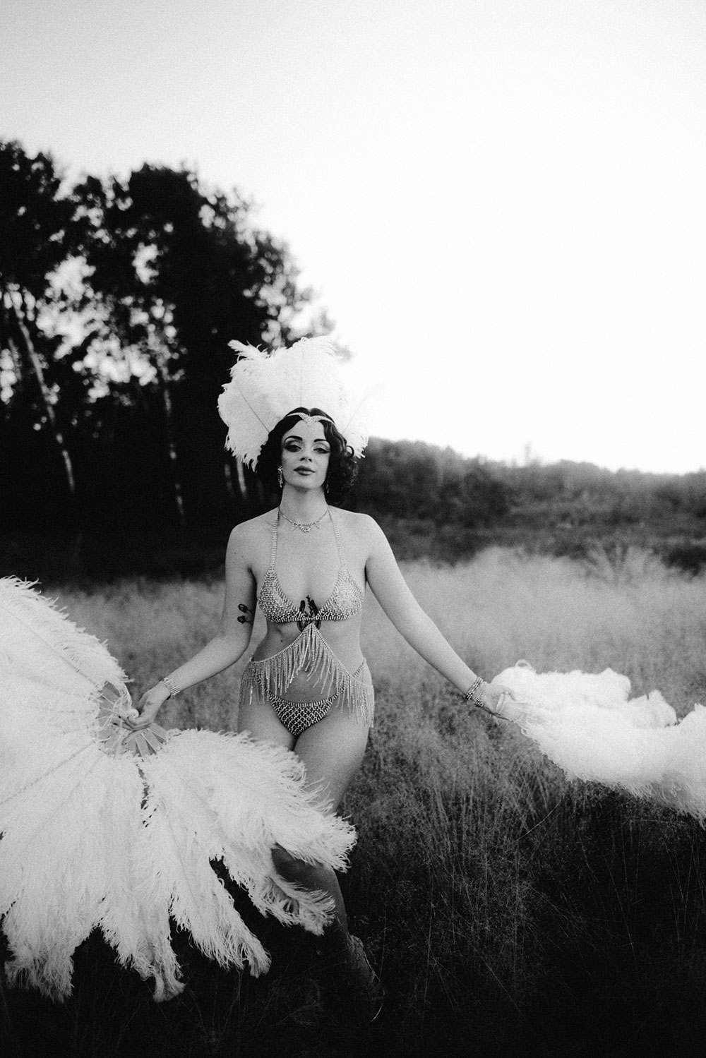 Commercial Photography of Starlotte Satine Toronto Burlesque Dancer in a field wielding large feather fans