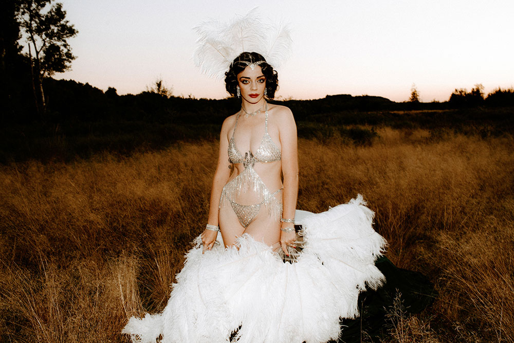 Commercial Photography of Starlotte Satine Toronto Burlesque Dancer in a field wielding large feather fans