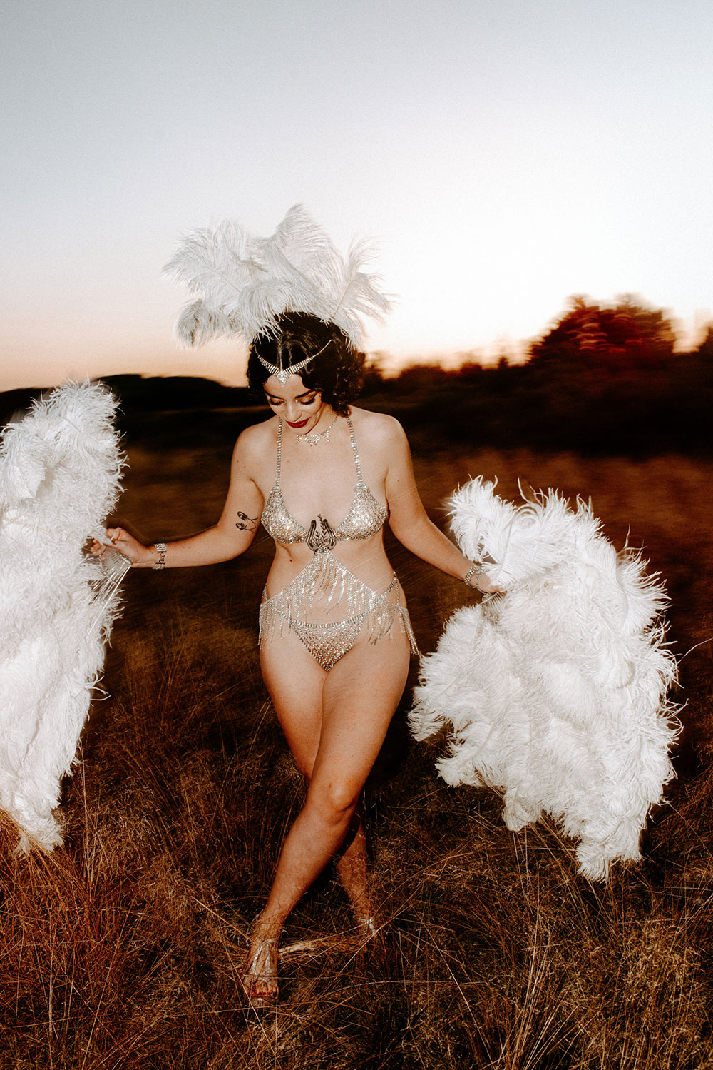 Commercial Photography of Starlotte Satine Toronto Burlesque Dancer in a field wielding large feather fans