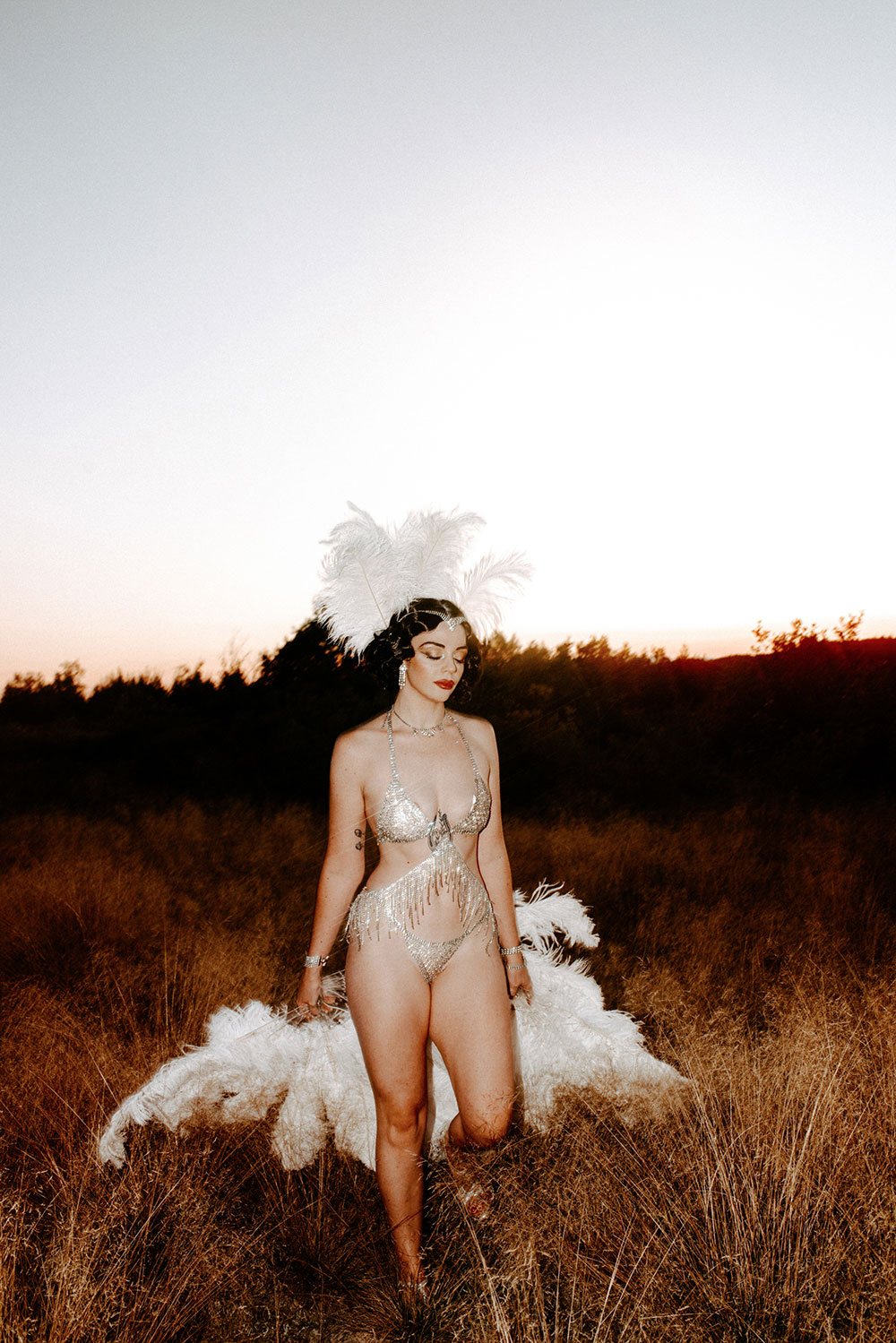 Commercial Photography of Starlotte Satine Toronto Burlesque Dancer in a field wielding large feather fans